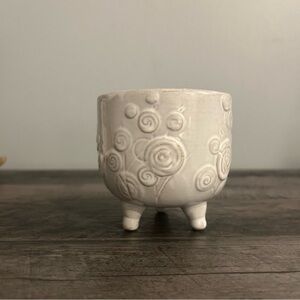 White Paisley floral embossed farmhouse style planter pot
